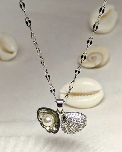 Shell Pendant Lip Chain Necklace