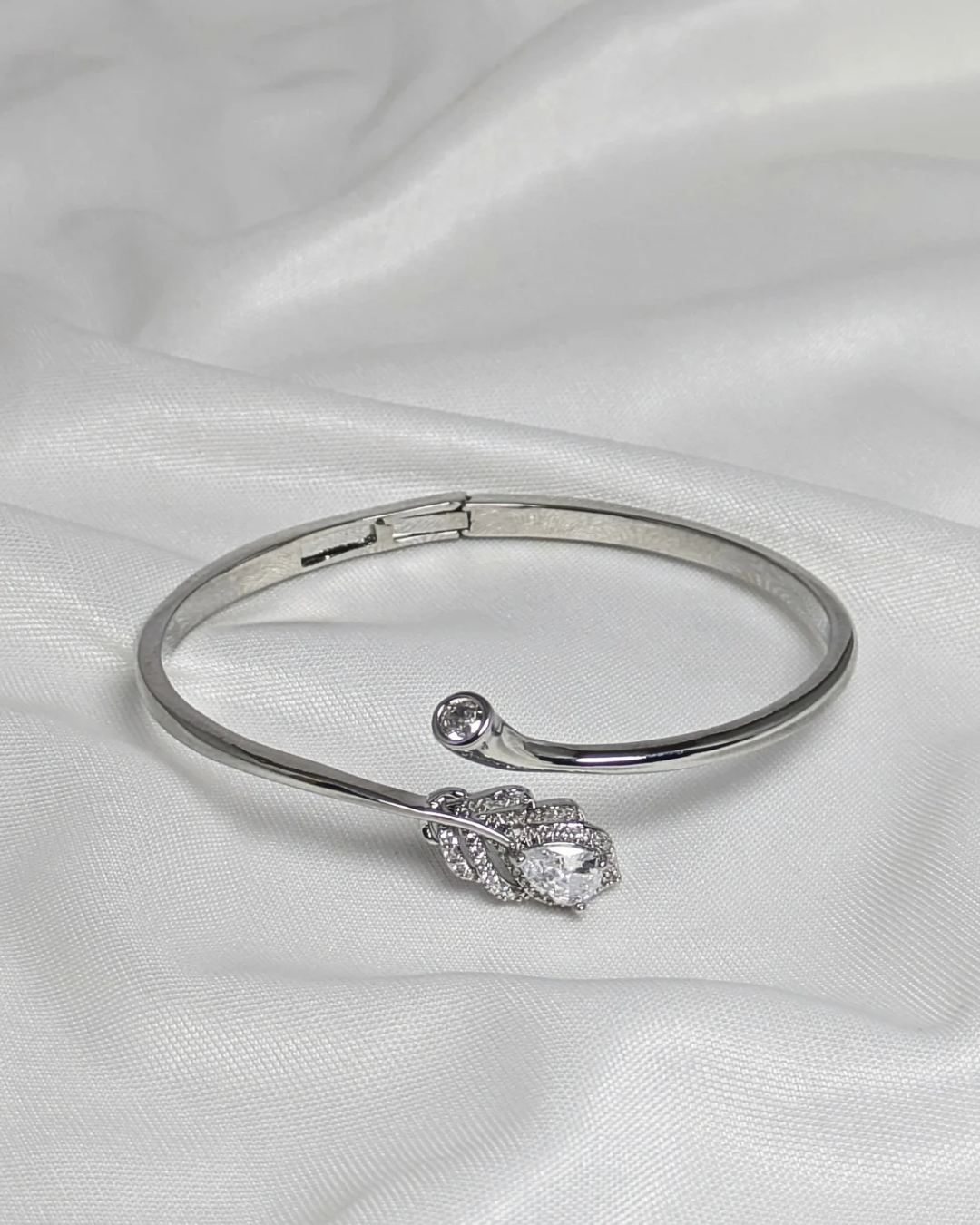 Twinkling Leaf Charm Bracelet